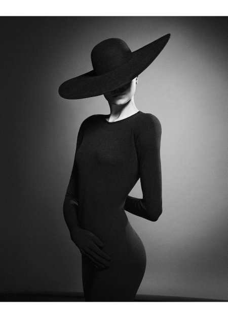 Фотосессия в шляпе студии