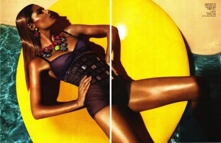 Даутцен крез в купальнике