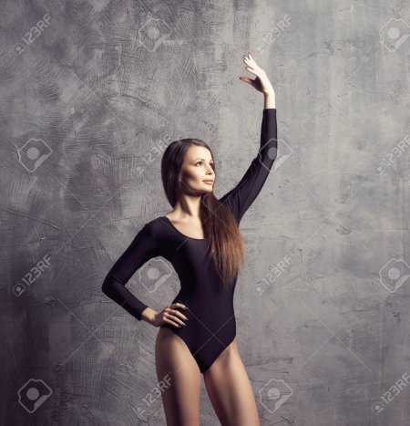 Красивая девушка в боди