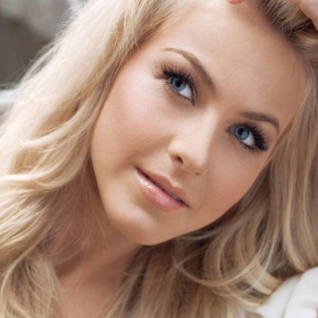 Красивая девушка блондинка