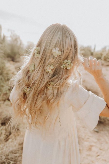 Девушки со светлыми волосами