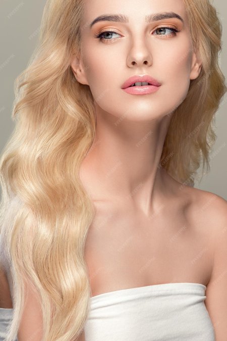 Блондинистые волосы