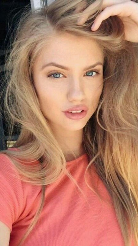 Светло русая девушка