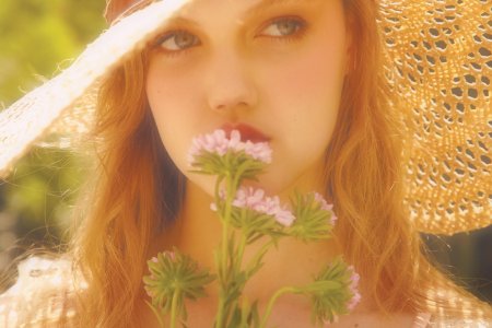 Мечтательная девушка