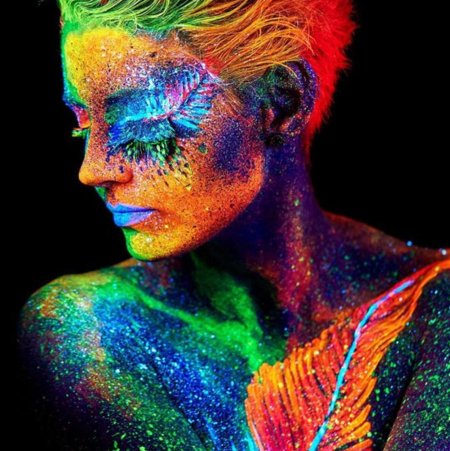 Яркие макияж