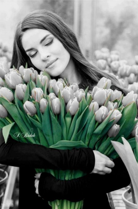 Девушка с тюльпанами