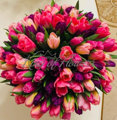 Букет тюльпанов дома