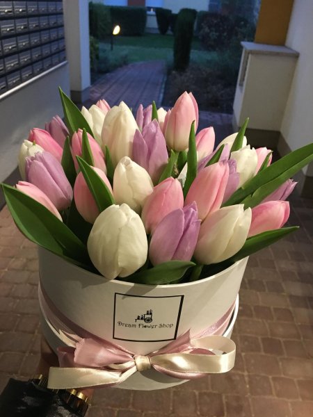 Тюльпаны в коробке