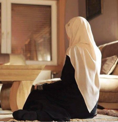 Мусульманка молится