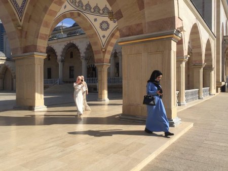 Женщины в мечети