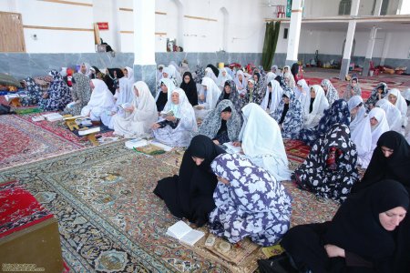 Женщины в мечети