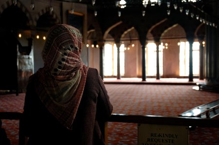Девушка в мечети