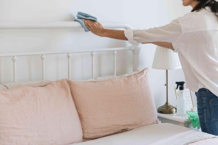 Уборка в спальне