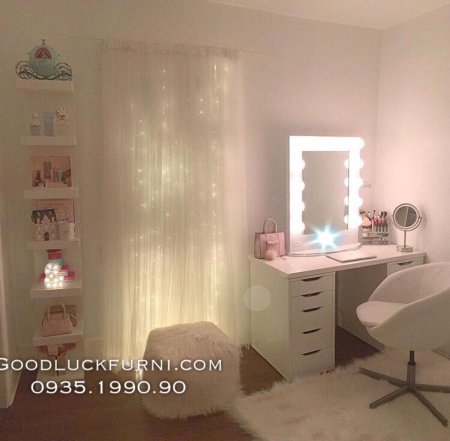 Туалетный столик в комнату девочки