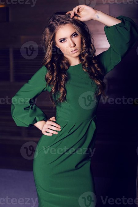 Зеленое платье