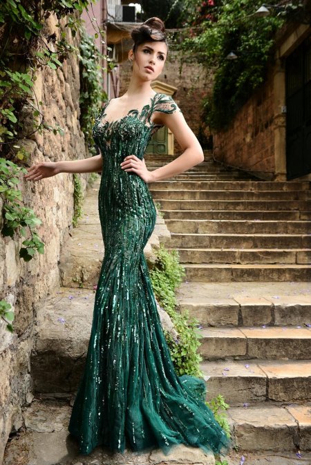 Зеленое вечернее платье