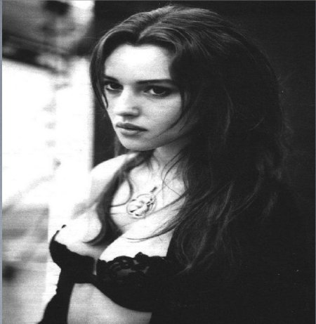 Дочь моники белуччи дева кассель