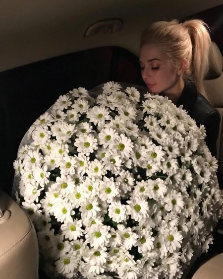 Огромный букет ромашек