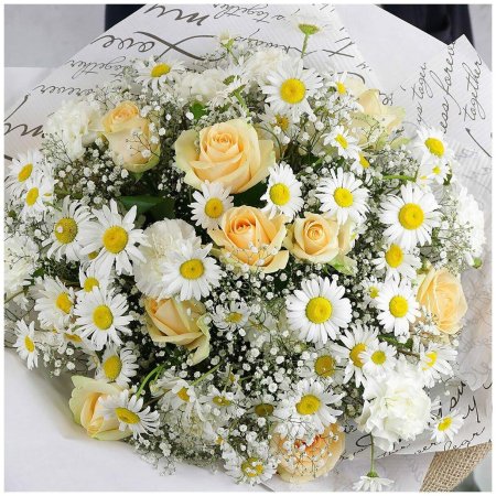 Ромашки и гипсофила букет