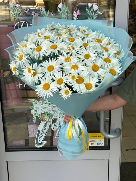 Букет из крупных ромашек