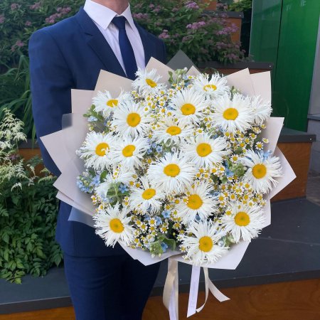 Сборный букет с ромашками