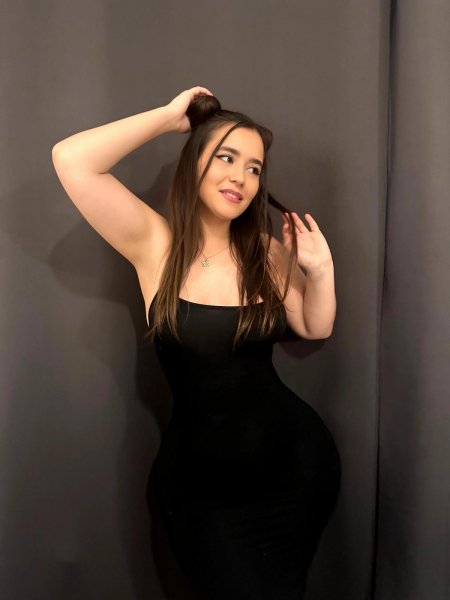 Девушка в обтягивающем платье