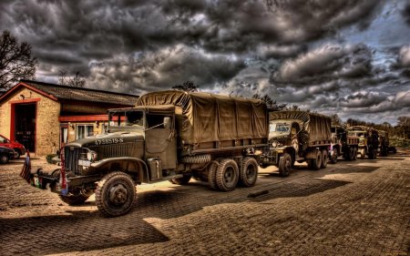 Военные грузовики