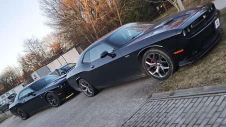 Dodge challenger srt