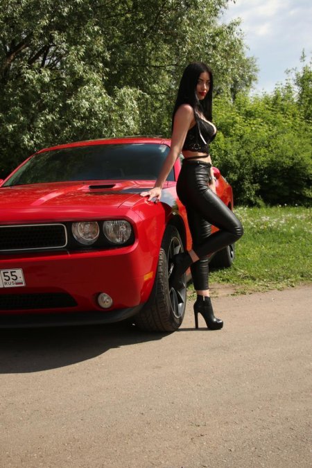 Девушка с авто