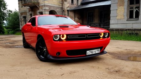 Додж челленджер красный
