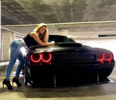 Додж челленджер и девушка