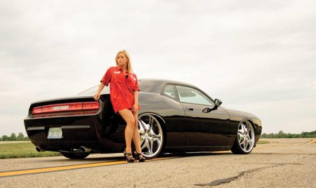 Додж челленджер и девушка