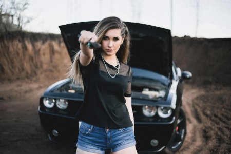 Dodge challenger и девушка