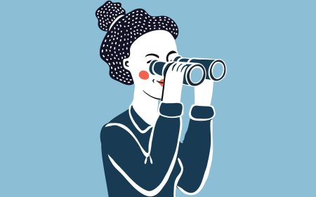 Человек с биноклем