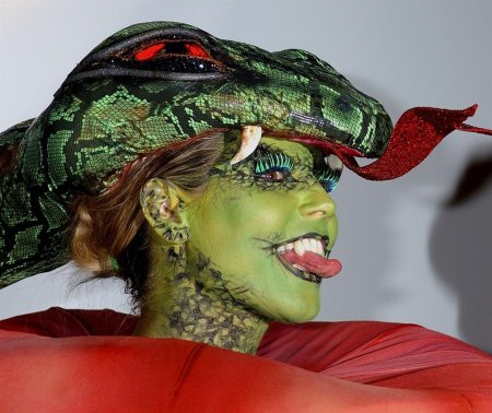 Костюмы хайди клум на хэллоуин