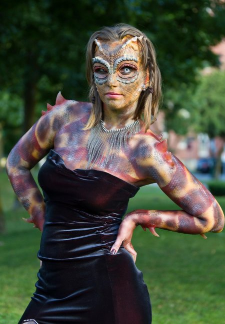 Женщина ящерица