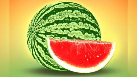 Арбуз красивый