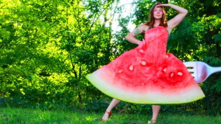 Платье из арбуза