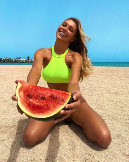 Купальник из арбуза