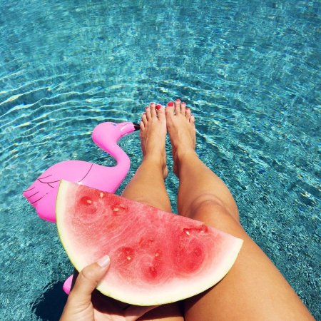 Арбуз на пляже