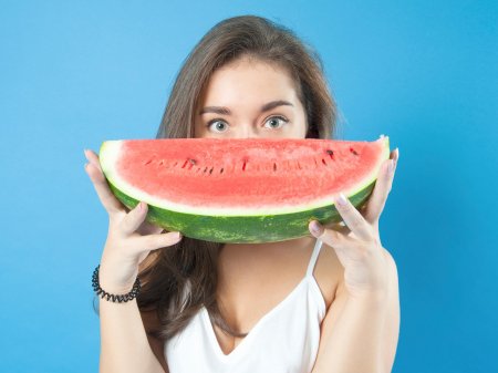 Арбуз красивый