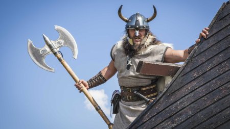 Рогатый шлем викинг