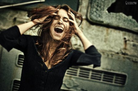 Кричащая девушка