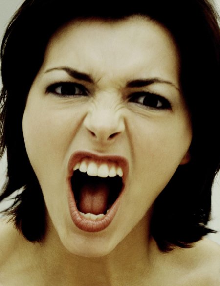 Девушка злая