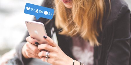 Телефон в руках