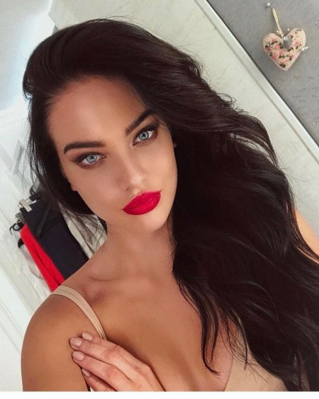 Адриана лима селфи с красной помадой