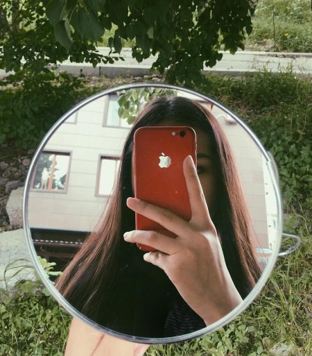 Айфон в зеркале
