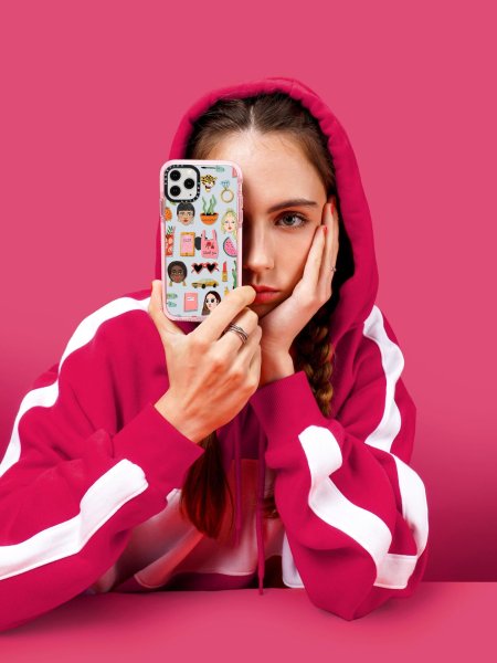 Девушки с айфоном