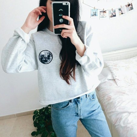 Девочка с айфоном