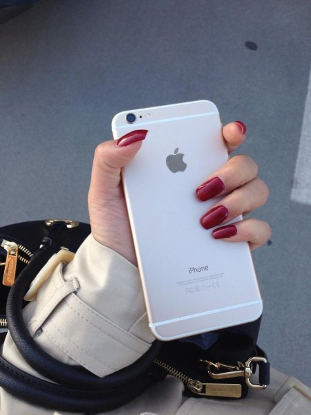 Айфон в руках